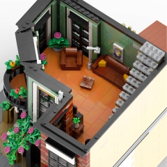 Townhouse with Jeweler and Pancake House