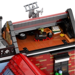 Townhouse with Jeweler and Pancake House